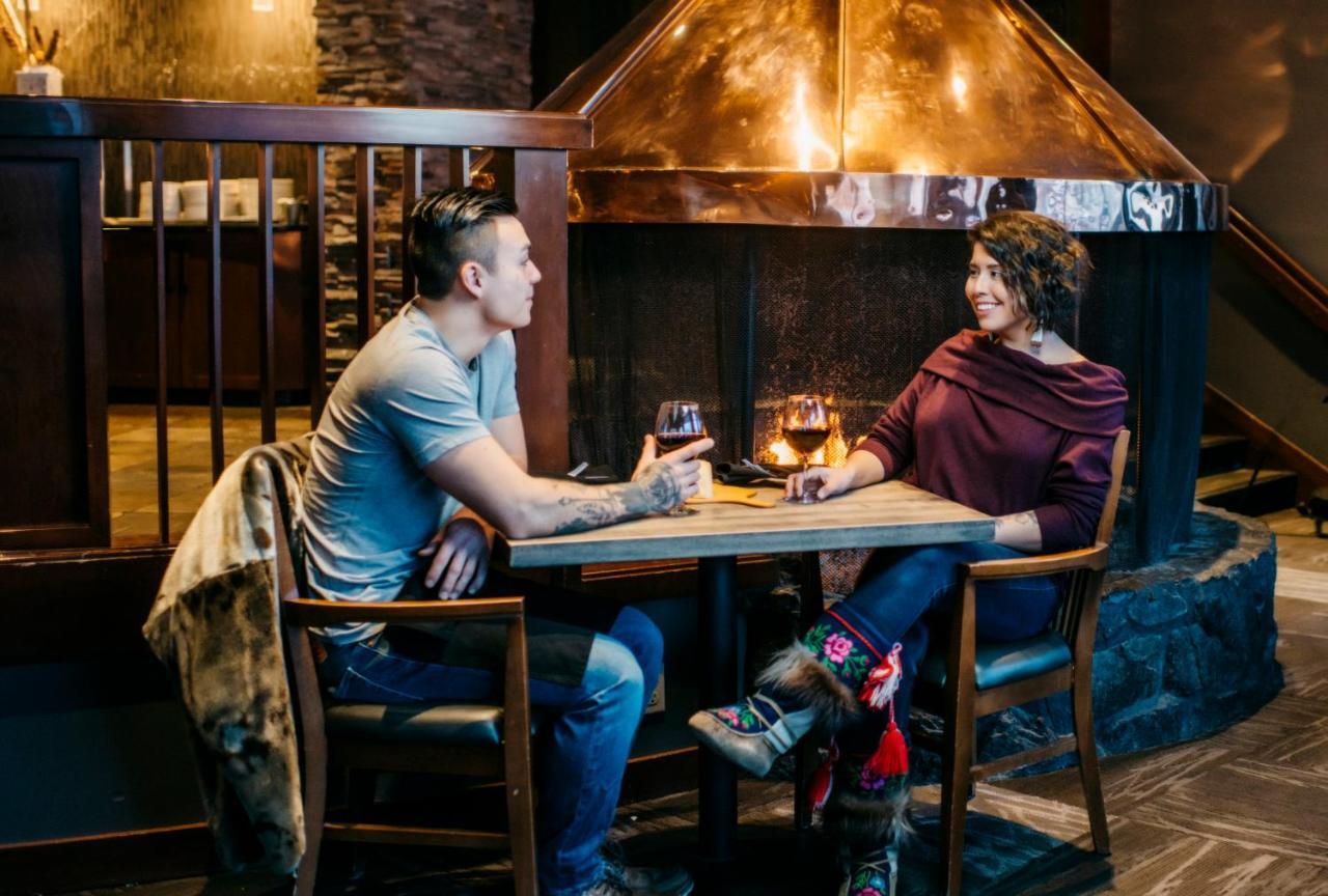 The Explorer Hotel Йелоунайф Екстериор снимка